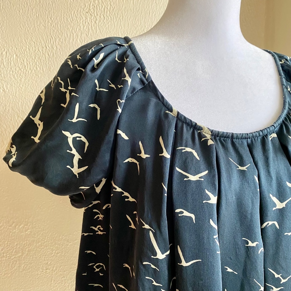 Ulla Johnson navy blue and ivory flock of birds print silk top Size 6 - Picture 5 of 12